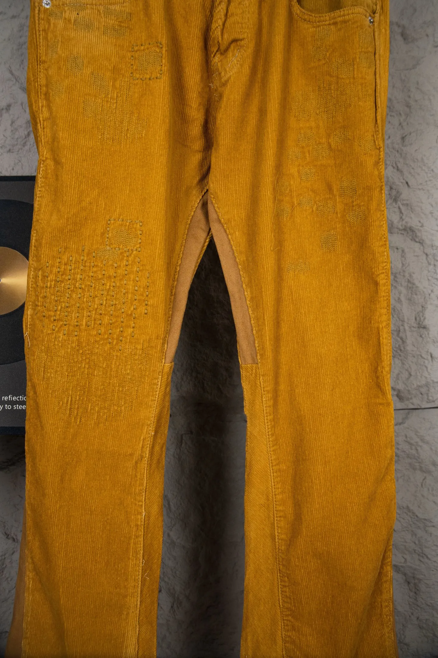 Style number: M393 P250 GALLERY DEPT Khaki corduroy embroidered bootcut jeans trousers Code number: 28 30 32 34 36